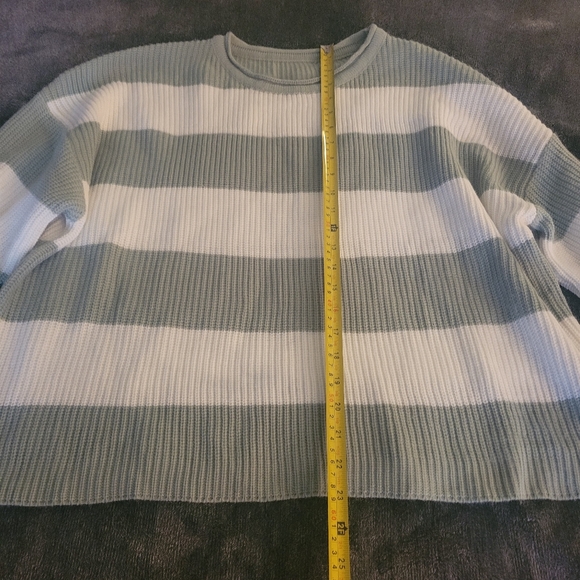 Striped Green and White Sweater Size XL - Picture 4 of 6